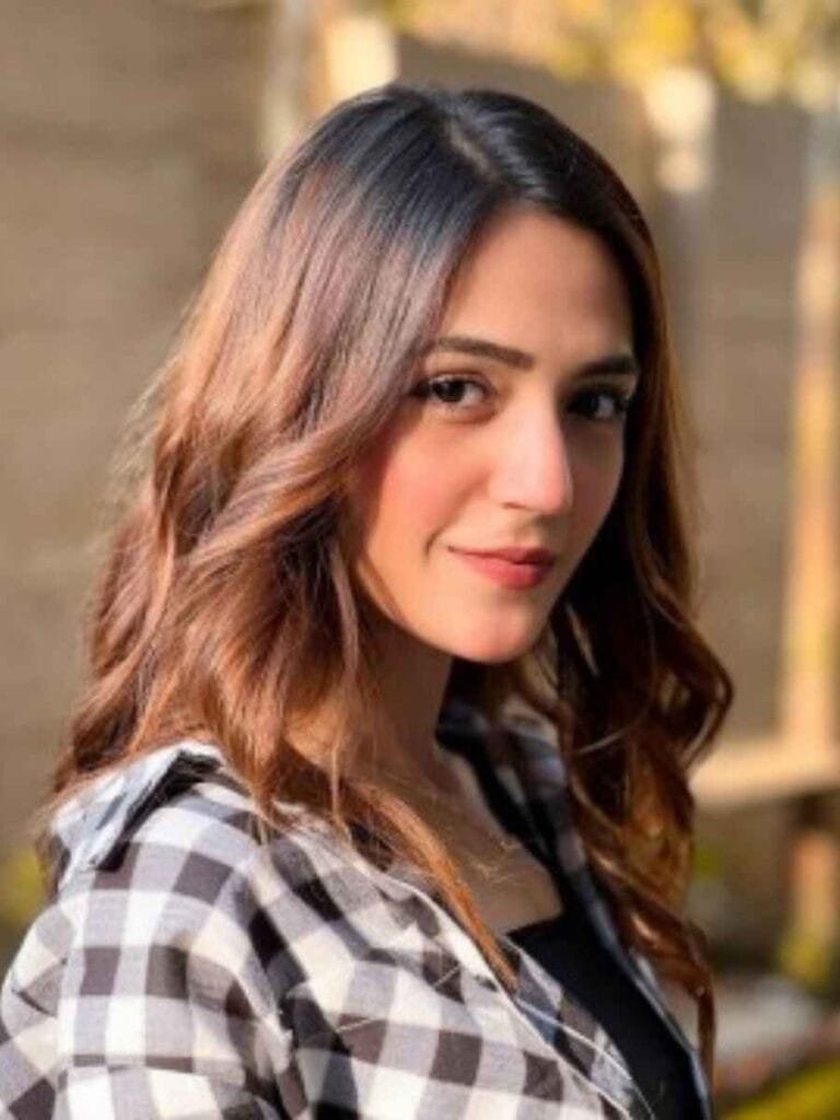 Beautiful and glamorous lady our Mannat, your ultimate VIP escort in Mumbai, ready to offer unforgettable experiences. She is highly demanded Mumbai Escort.