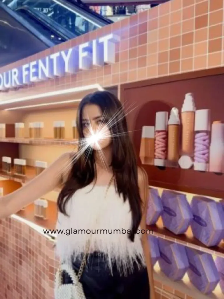 Aarohi evening time escort in Mumbai posing during a stylish night out at a premium lounge