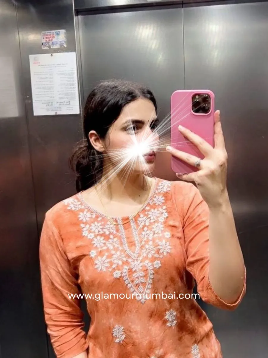 Elegant Ankita selfie – escort in Mumbai