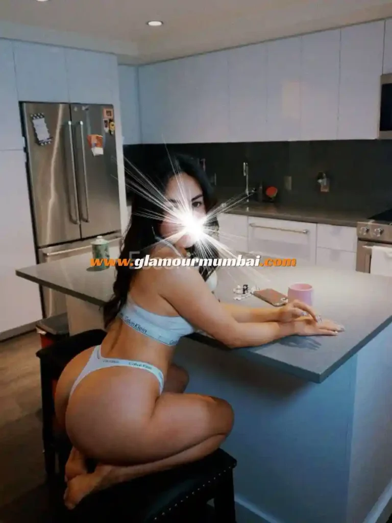 essha-mumbai-escort