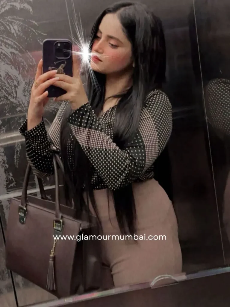 Himanshi stylish escort in Mumbai mirror photo