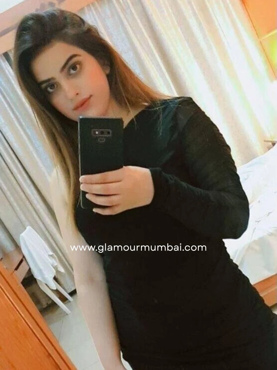 Urvi mirror selfie real photo Mumbai escort service.