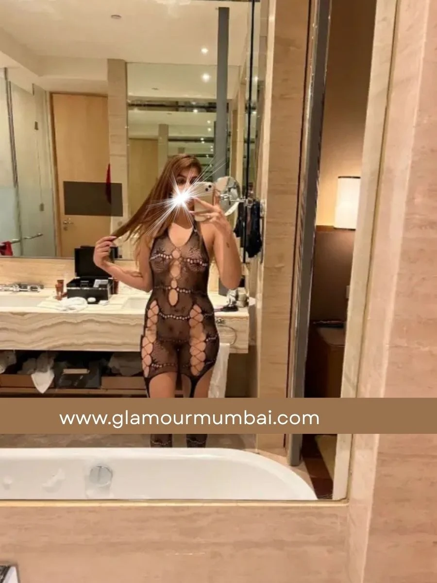 Yaaminee GFE female companion in luxury Mumbai hotel suite.